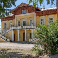 Lovecký zámeček Neugebau v Oboře Kinských nedaleko Chlumce n/C zrealizovala  v r. 1780 princezna Marie Kristina Lichtensteinová, manželka Františka Ferdinanda Kinského (zdroj fb Zámek Karlova Koruna)
