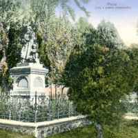 Přerov, dobová pohlednice se sochou Komenského (zdroj prerovmuzeum.cz)