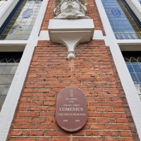 Amsterdam, Keizersgracht, pamětní deska JAK (foto fb embassyofthefreemind)