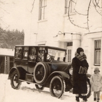 Miloslava s Helenkou kolem roku 1925