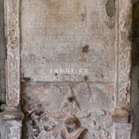 O otce přišel jako pětiletý. Epitaf Jana Zilvára ze Silberštejna a Pilníkova (1519 - 1553) se nachází v boční kapli kostela sv. Vojtěcha ve Vlčicích (foto Petr Mlejnek)