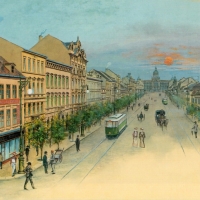 Horní část Václavského náměstí, dům čp. 830 druhý zleva. Na místě domů čp. 829, 830 a 831 byl v roce 1976 postaven obchodní dům Družba 
