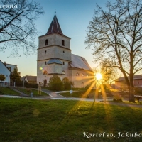 Kostel sv. Jakuba Staršího v Bílé Třemešné, který Jan Arnošt Schaffgotsch přestavěl do zděné podoby v letech 1680 - 1692 (foto Jan Frýzl)